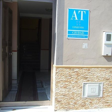 Apartamentos Alamare Sevilla Ruang foto