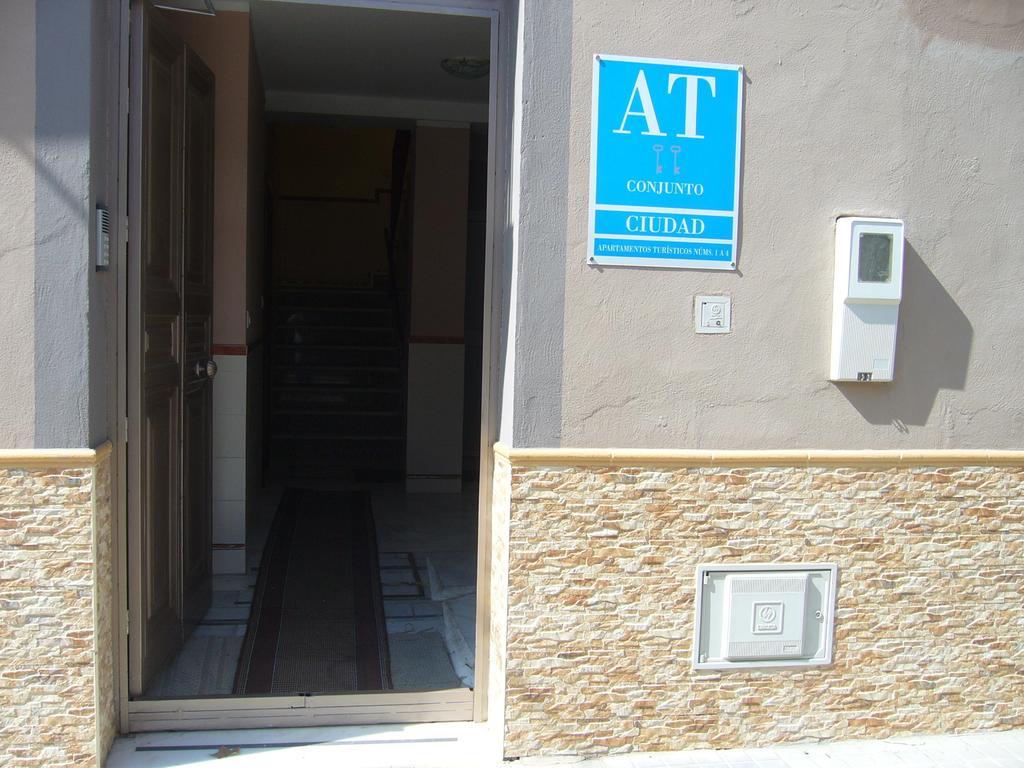 Apartamentos Alamare Sevilla Ruang foto