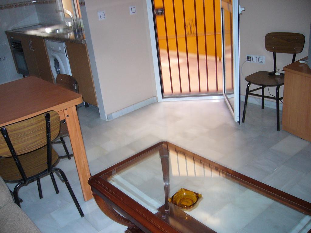 Apartamentos Alamare Sevilla Ruang foto