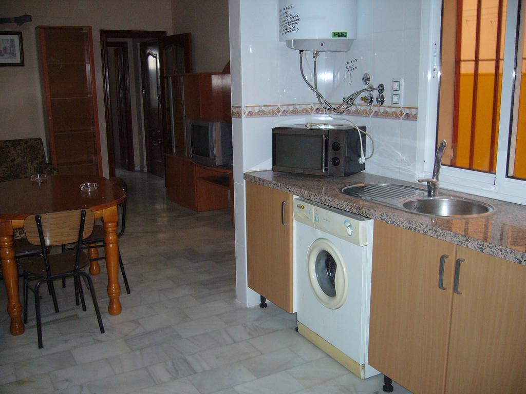 Apartamentos Alamare Sevilla Ruang foto
